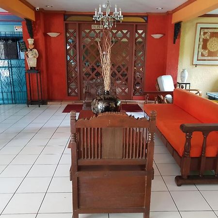 Saltimboca Tourist In Hotell Bacolod Exteriör bild