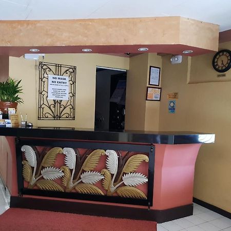 Saltimboca Tourist In Hotell Bacolod Exteriör bild