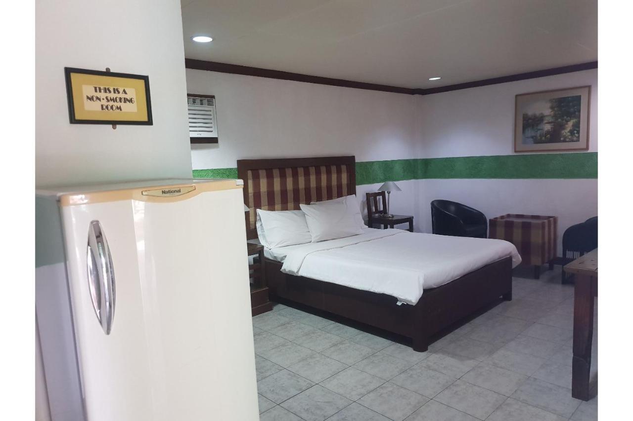 Saltimboca Tourist In Hotell Bacolod Exteriör bild