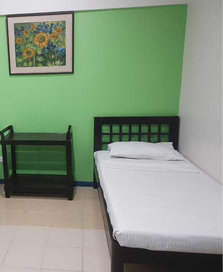 Saltimboca Tourist In Hotell Bacolod Exteriör bild