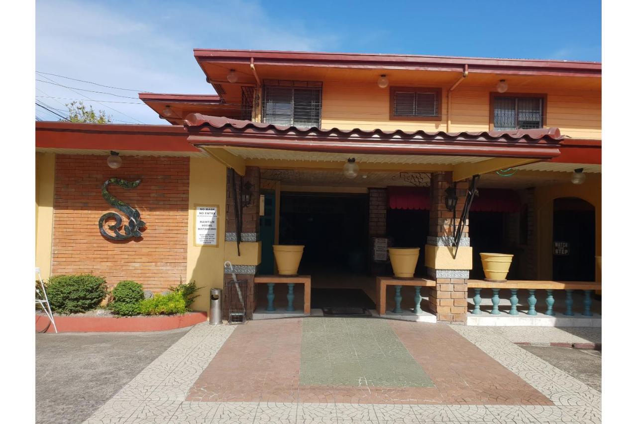 Saltimboca Tourist In Hotell Bacolod Exteriör bild