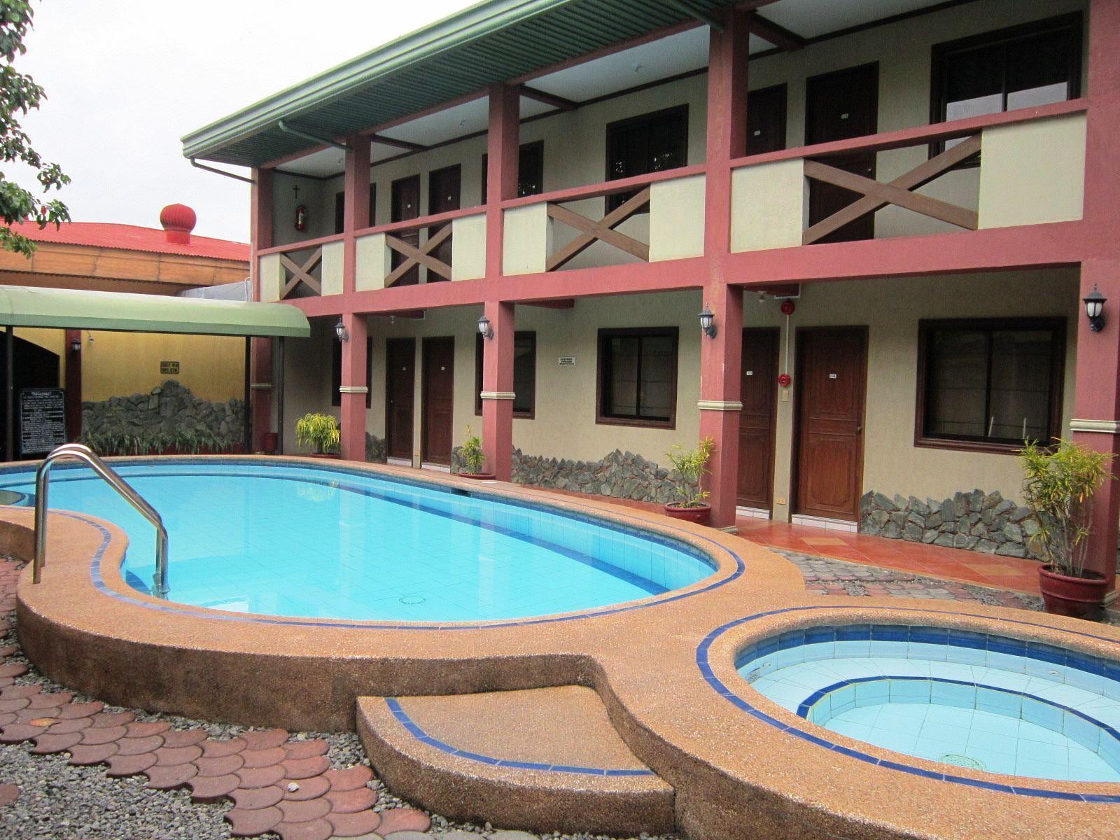 Saltimboca Tourist In Hotell Bacolod Exteriör bild