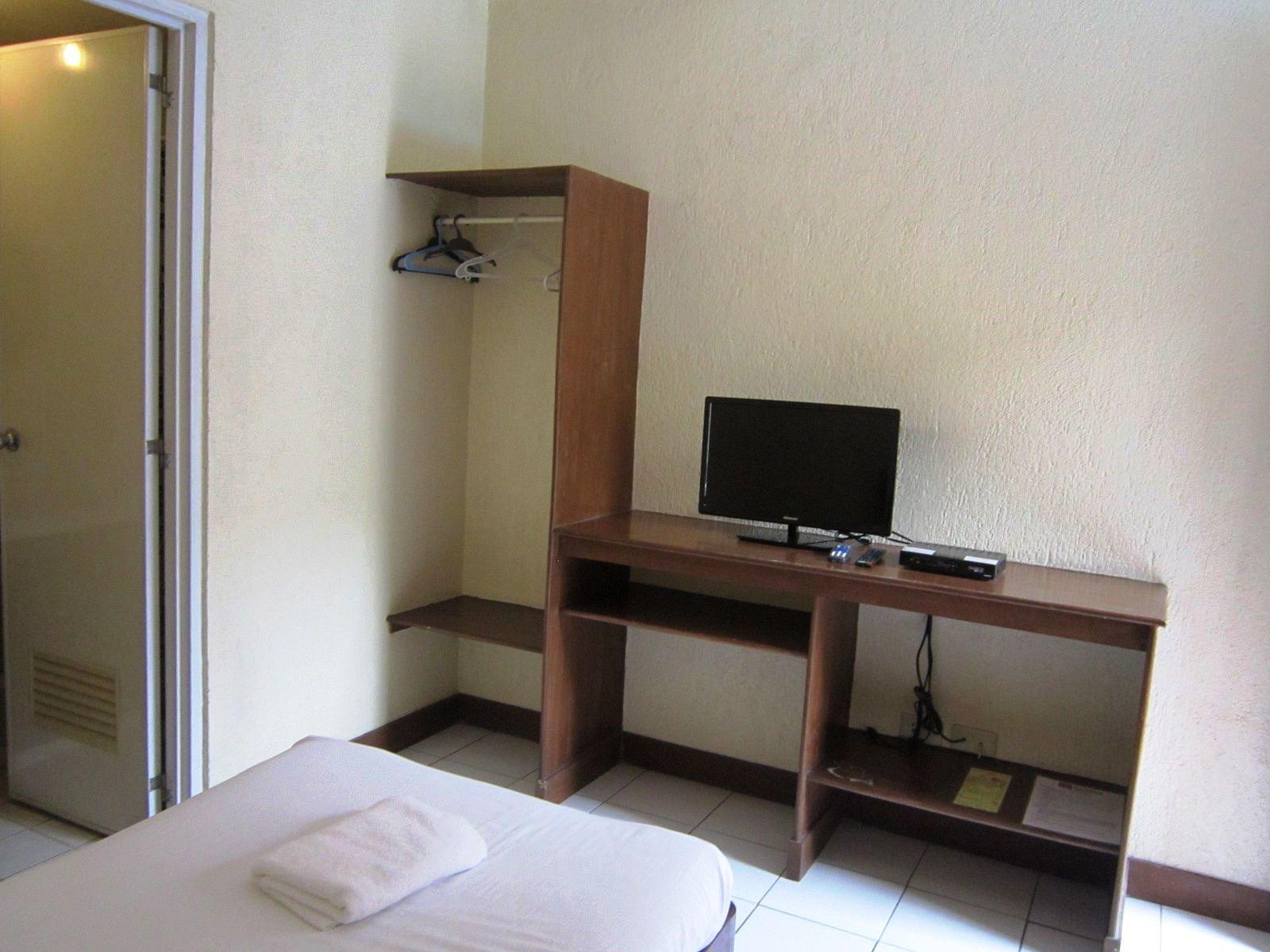 Saltimboca Tourist In Hotell Bacolod Exteriör bild