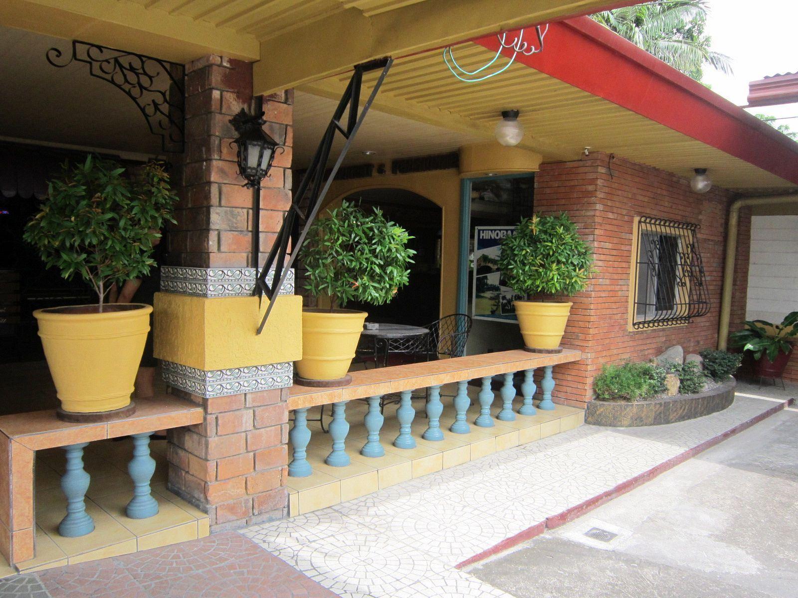 Saltimboca Tourist In Hotell Bacolod Exteriör bild